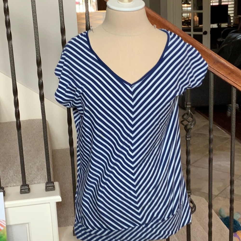 Eddie Bauer V neck tee